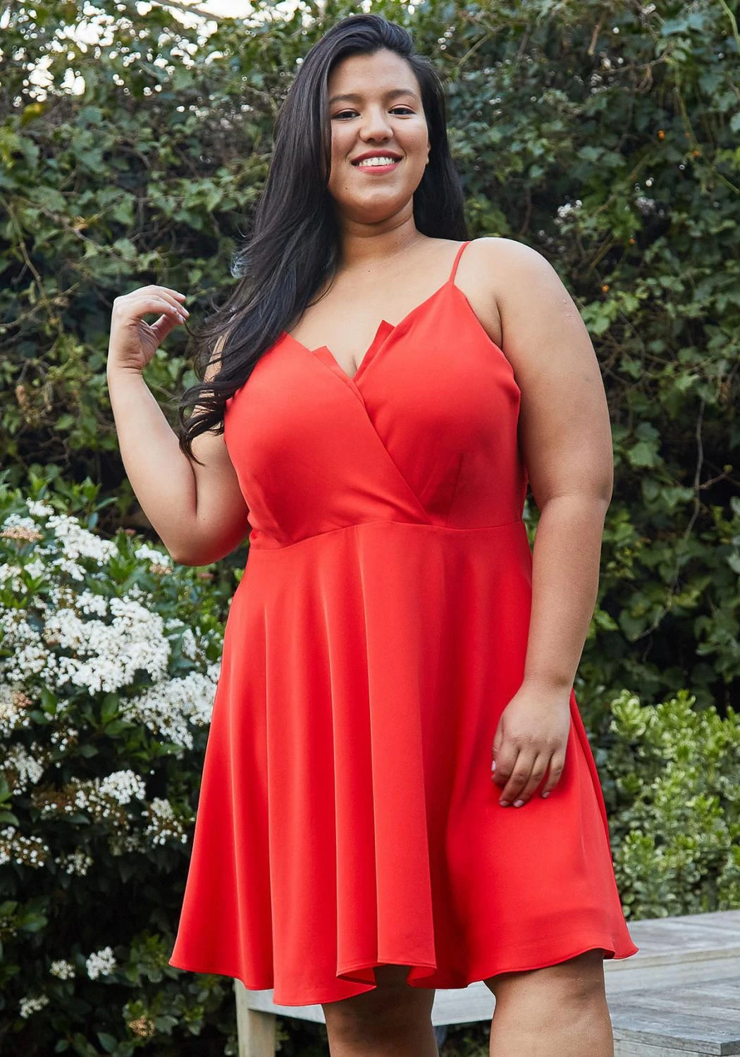 Nurode Plus Size V-Neck Spaghetti Strap Cocktail Dress