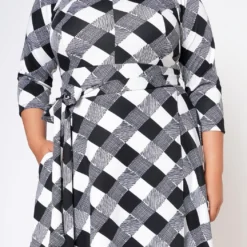 Plus Size Fit & Flare Plaid Pattern Maxi Dress -Femme Avid Sales Store 2022546 001 4